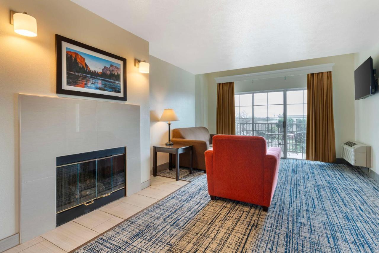 Best Western Visalia Hotel Bagian luar foto