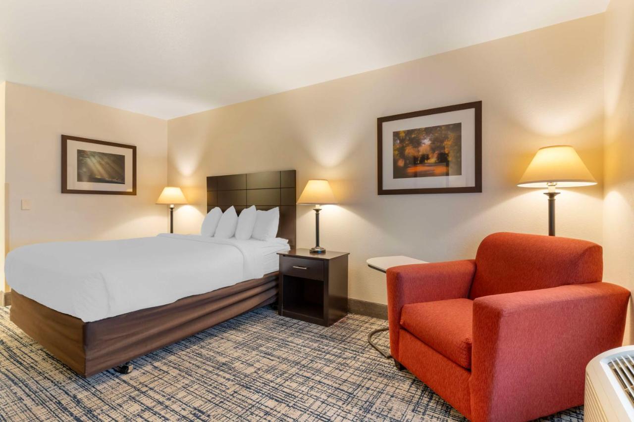 Best Western Visalia Hotel Bagian luar foto