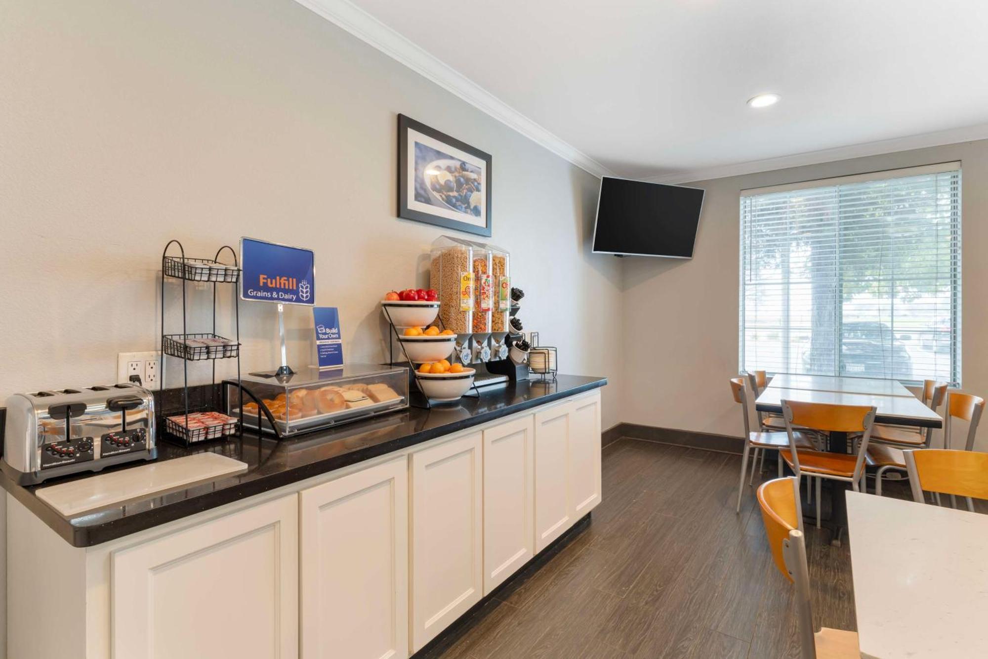 Best Western Visalia Hotel Bagian luar foto
