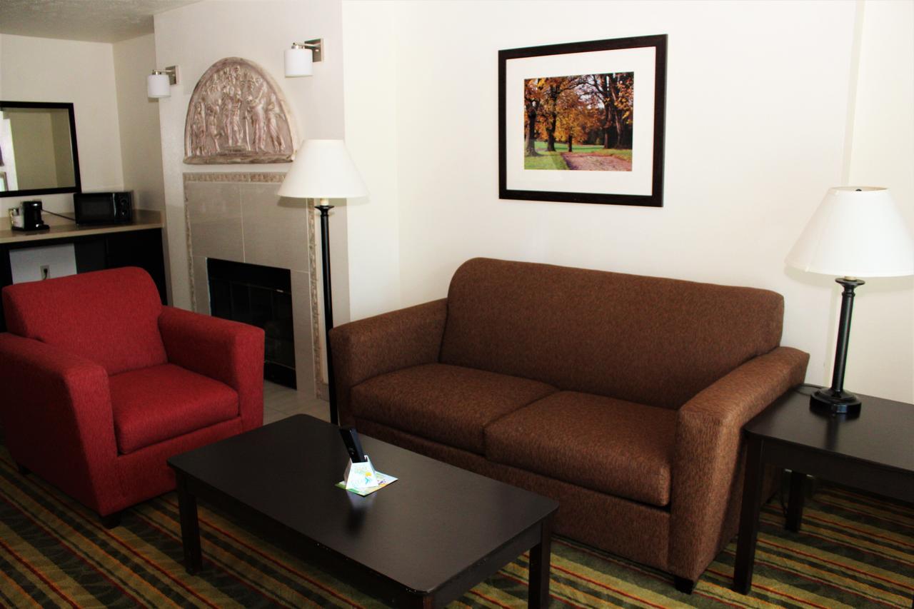 Best Western Visalia Hotel Bagian luar foto