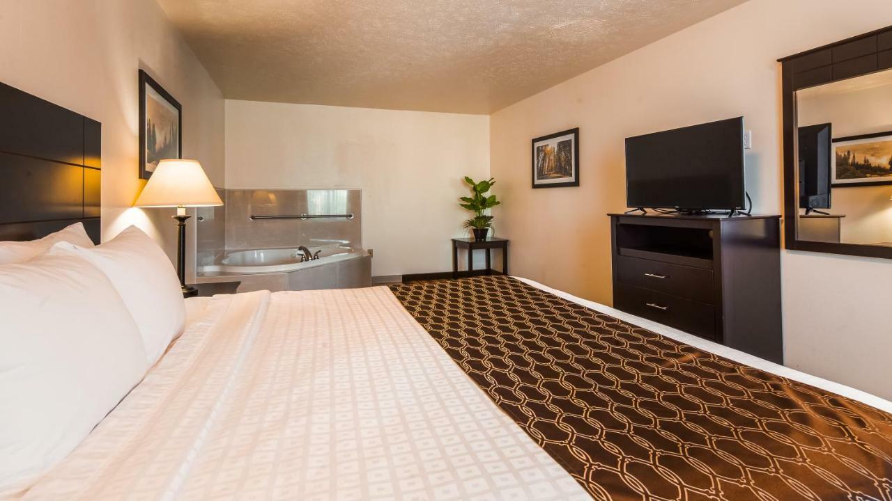 Best Western Visalia Hotel Bagian luar foto